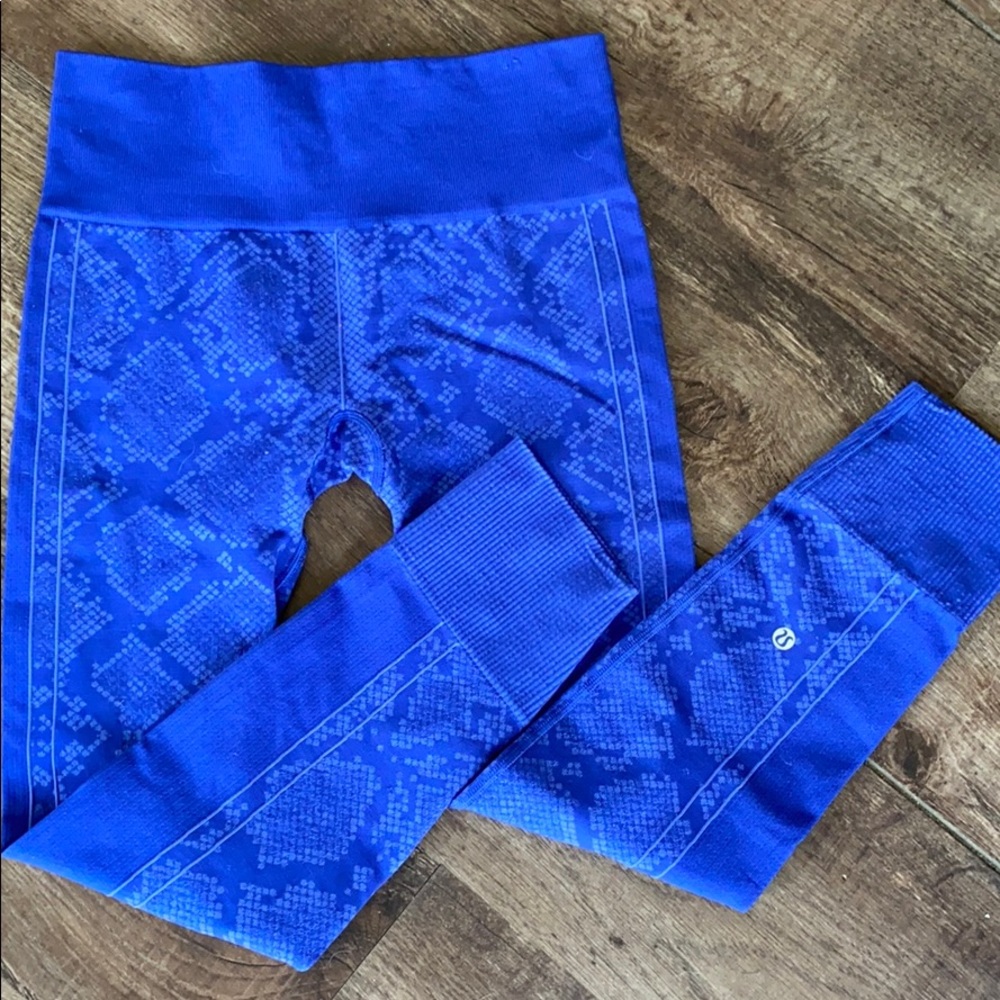 Blue snakeskin lululemon leggings